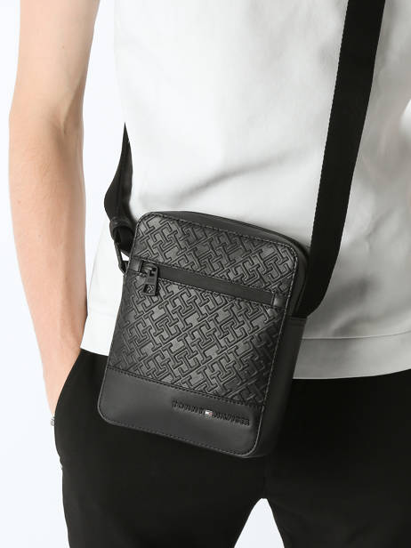 Sac BandouliÃ¨re Tommy hilfiger Noir monogram AM12677 vue secondaire 1