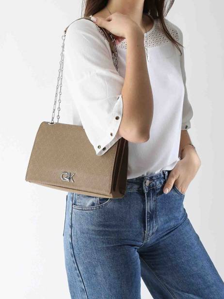 Sac BandouliÃ¨re Ck Medium Calvin klein jeans Beige ck medium K613138 vue secondaire 1